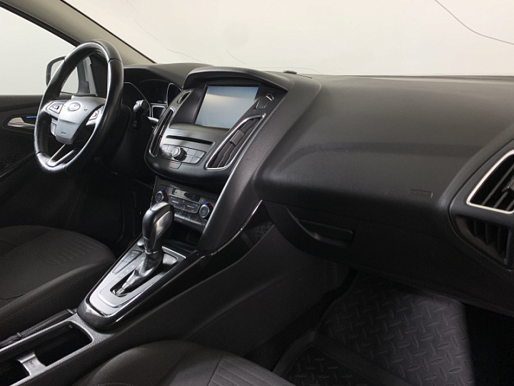 FORD Focus 1.6, 2015 года, Робот, Серо-коричневый