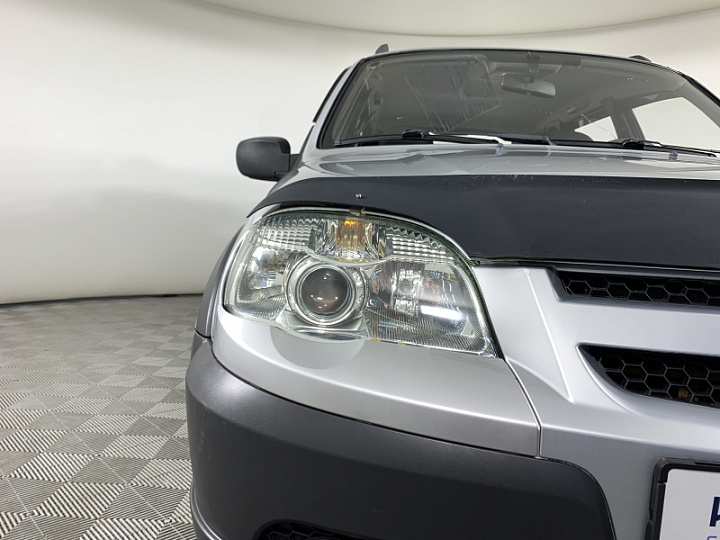 CHEVROLET Niva 1.6, 2011 года, Механика, Серебристый металлик