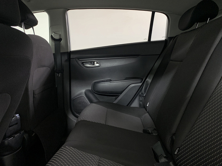 KIA Rio X-Line 1.4, 2017 года, Механика, Серебристый