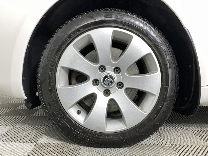 SKODA Superb 1.8, 2012 года, Автоматическая, БЕЛЫЙ