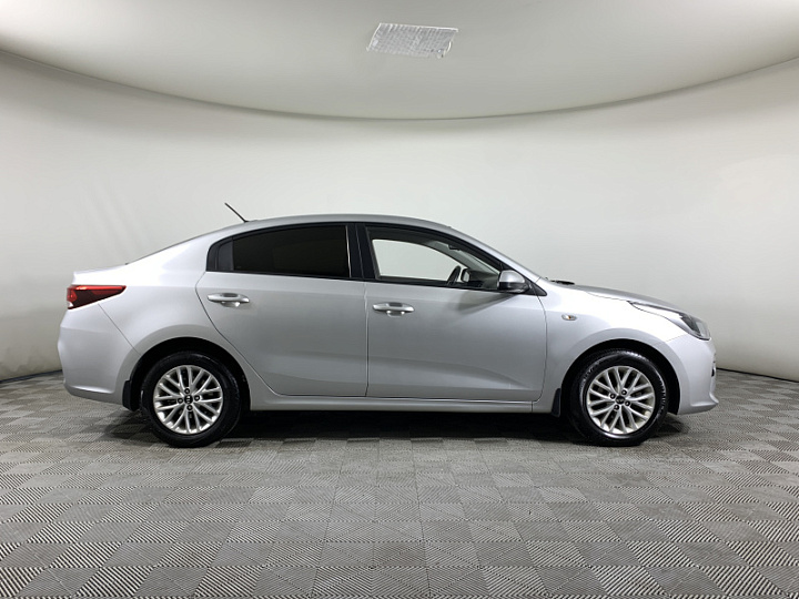 KIA Rio 1.6, 2018 года, Автоматическая, Серебристый