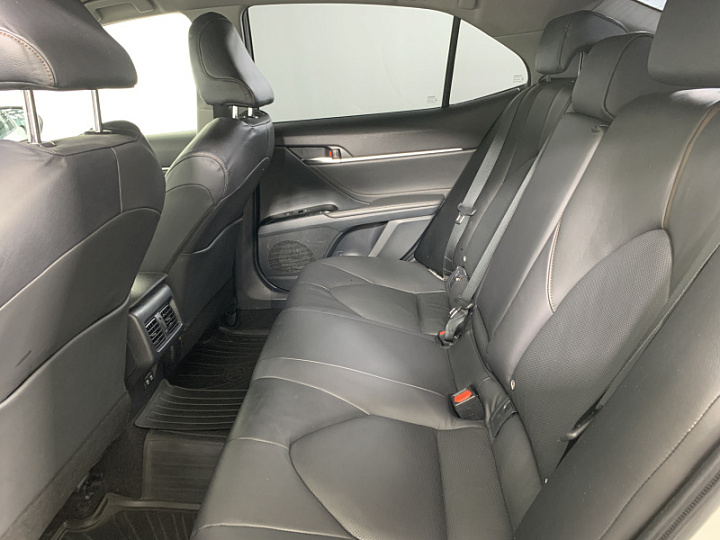 TOYOTA Camry 2.5, 2018 года, Автоматическая, БЕЛЫЙ