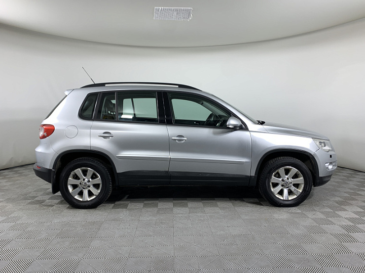 VOLKSWAGEN Tiguan 2, 2011 года, Автоматическая, Серебристый