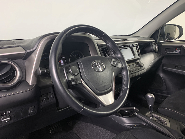 TOYOTA RAV4 2, 2015 года, Вариатор, Серебристый