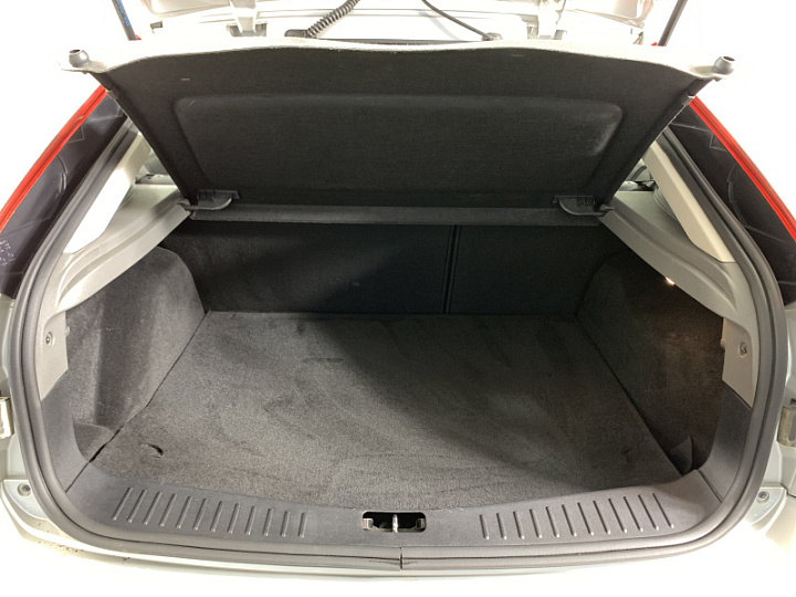 Ford Focus 1.6, 2010 года, Автоматическая, Серебристый