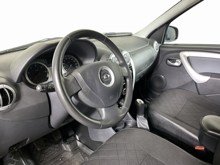 LADA (ВАЗ) Largus Cross 1.6, 2018 года, Механика, Серо-бежевый