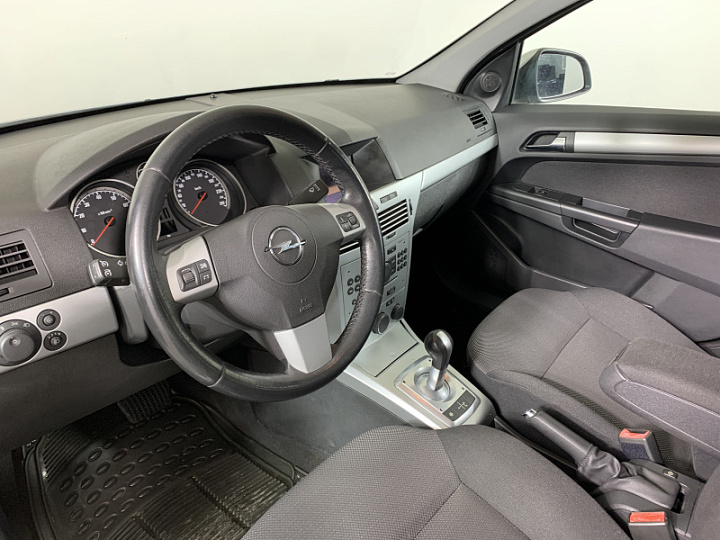 OPEL Astra 1.6, 2010 года, Робот, Серебристый