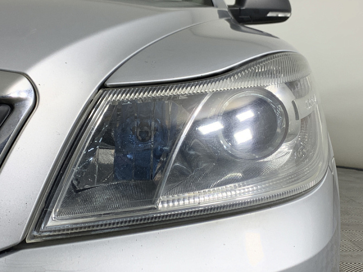 SKODA Octavia 1.6, 2010 года, Механика, Серебристый