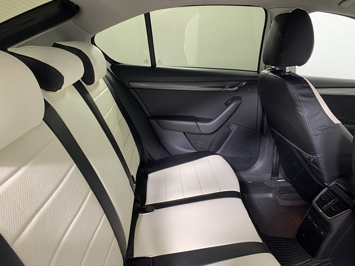 Skoda Octavia 1.4, 2019 года, Робот, белый