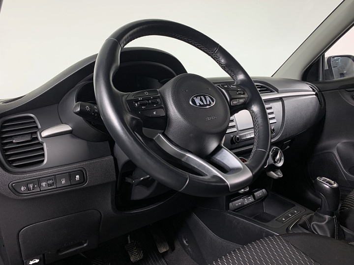 KIA Rio X-Line 1.4, 2017 года, Механика, Серебристый