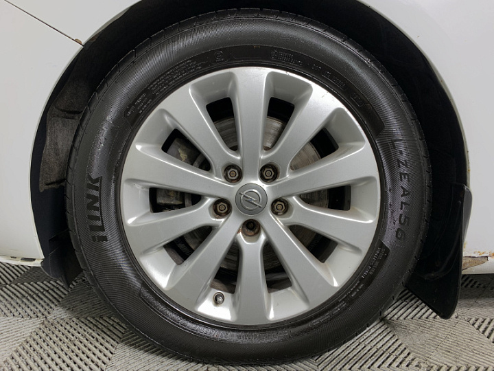 Opel Astra 1.8, 2012 года, Механика, Белый