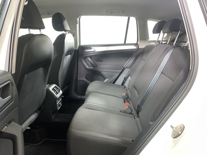 Volkswagen Tiguan 1.4, 2019 года, Робот, Белый