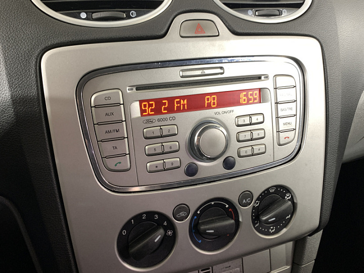 FORD Focus 1.6, 2009 года, Механика, Серебристый