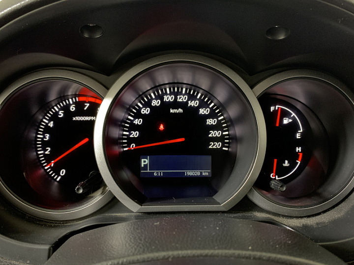Suzuki Grand Vitara 2.4, 2011 года, Автоматическая, Серый