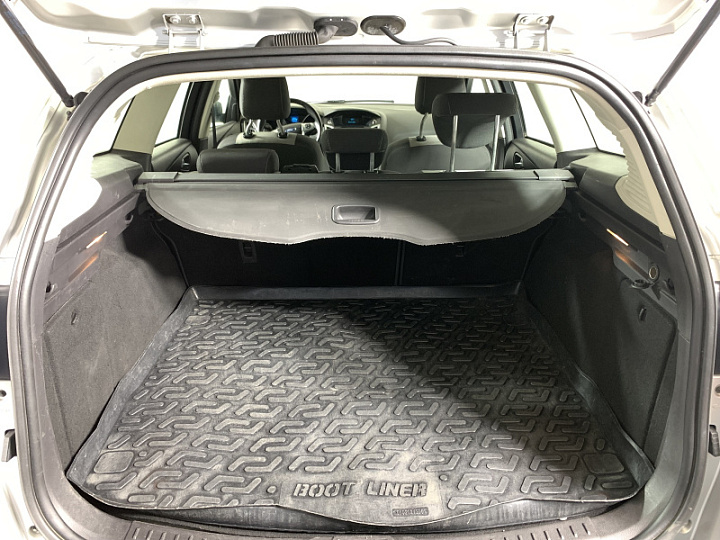 Ford Focus 1.6, 2014 года, Механика, Серебристый