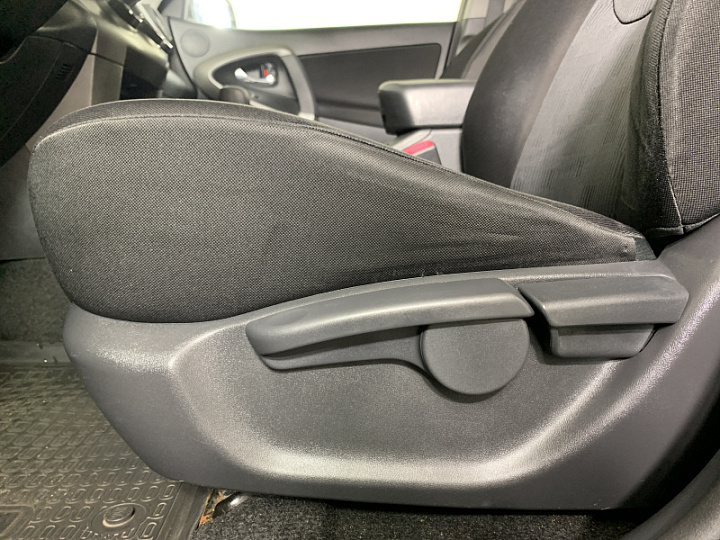 TOYOTA RAV4 2, 2010 года, Вариатор, ЧЕРНЫЙ