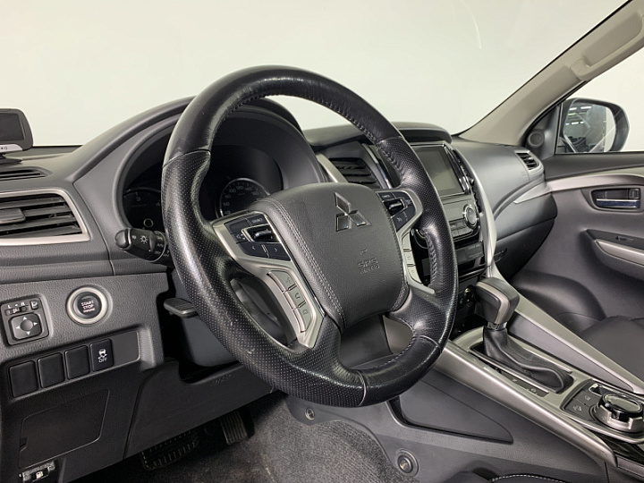 MITSUBISHI Pajero Sport 2.4, 2018 года, Автоматическая, ЧЕРНЫЙ