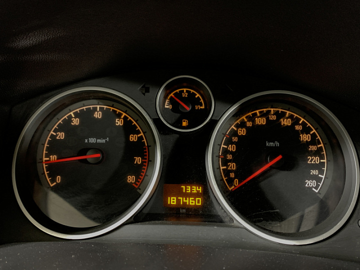 OPEL Astra 1.6, 2012 года, Механика, ТЕМНО-СЕРЫЙ