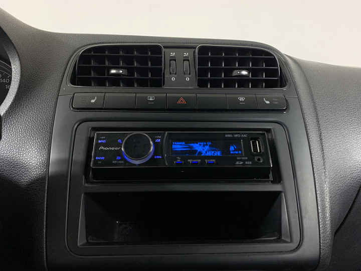VOLKSWAGEN Polo 1.6, 2012 года, Механика, Серебристо-желтый
