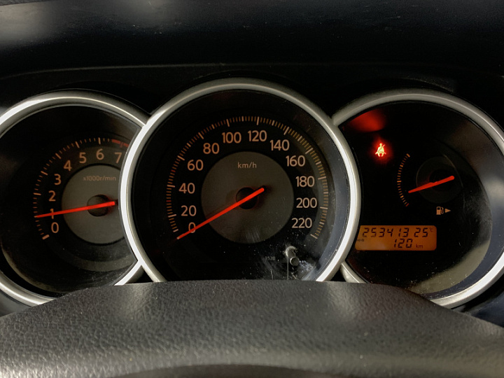 Nissan Tiida 1.6, 2010 года, Автоматическая, Черный
