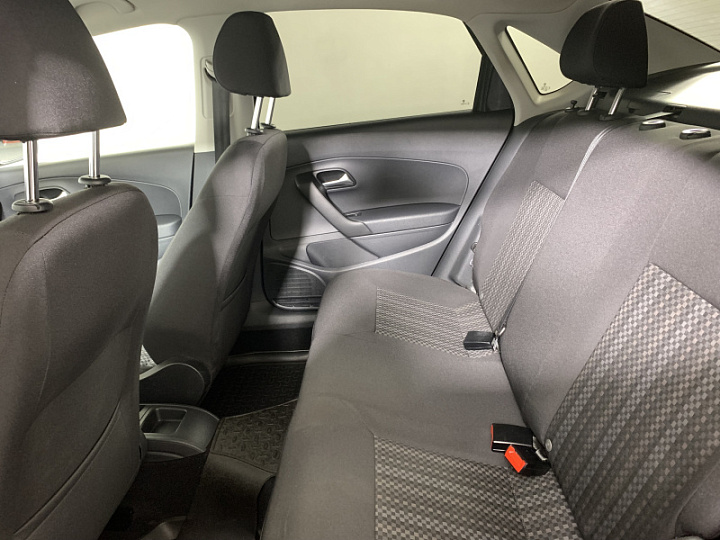 Volkswagen Polo 1.6, 2016 года, Автоматическая, Светло серый