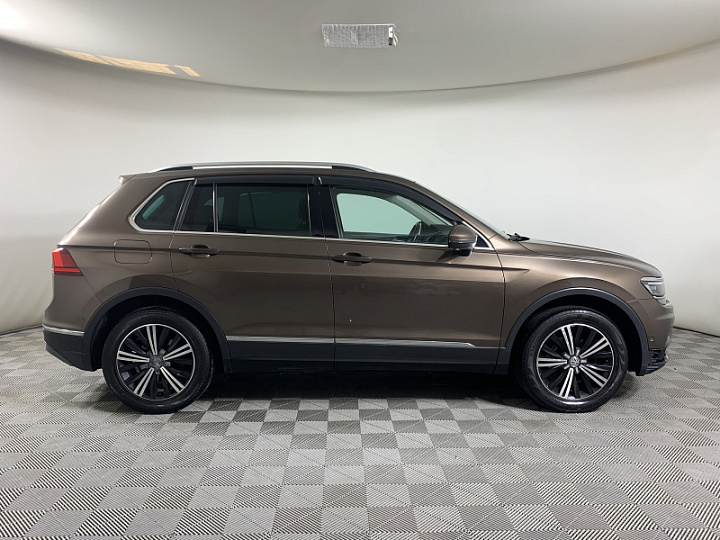 Volkswagen Tiguan 2, 2017 года, Робот, КОРИЧНЕВЫЙ