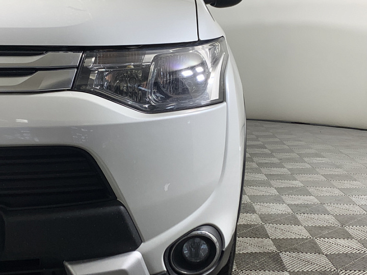 Mitsubishi Outlander 2.4, 2014 года, Вариатор, Белый