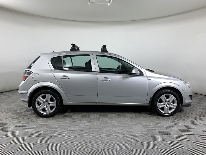 OPEL Astra 1.8, 2012 года, Автоматическая, Серебристый