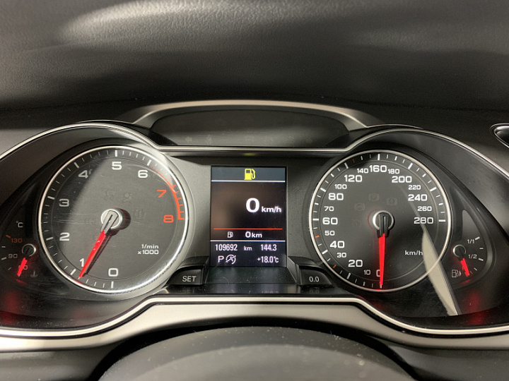 AUDI A4 2, 2014 года, Робот, Черно-синий