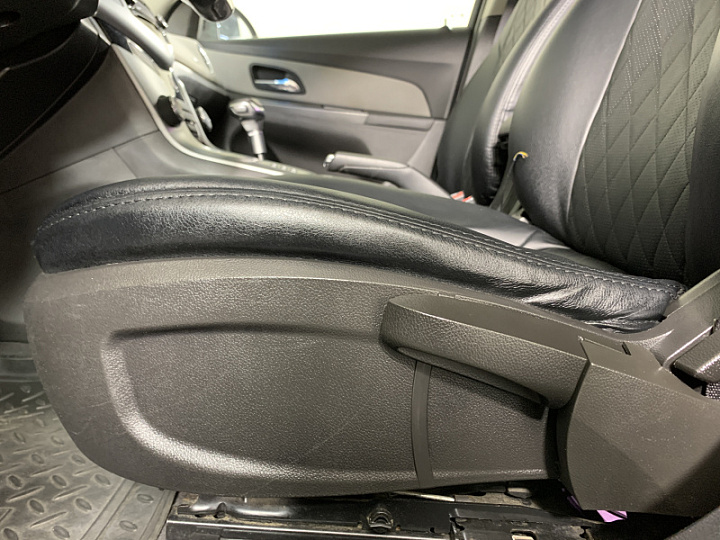 CHEVROLET Cruze 1.6, 2011 года, Автоматическая, Серебристый металлик