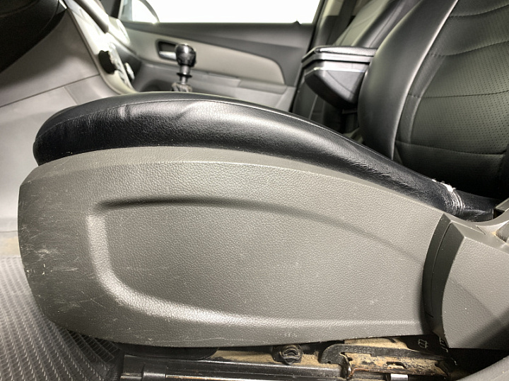CHEVROLET Cruze 1.6, 2010 года, Механика, Серебристо-желтый