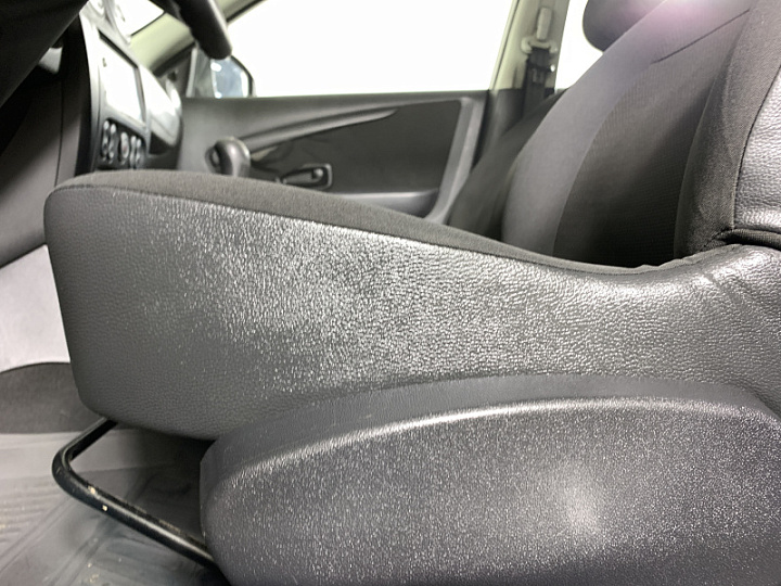 NISSAN Almera 1.6, 2015 года, Механика, Серебристый
