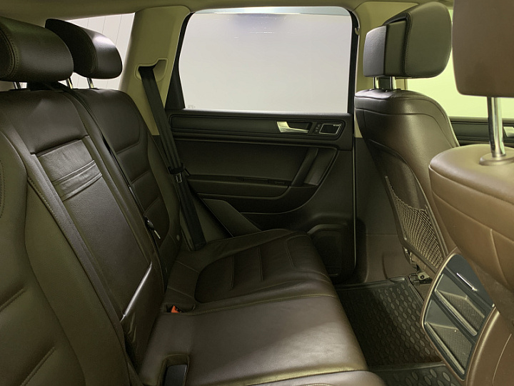 VOLKSWAGEN Touareg 3.6, 2011 года, Автоматическая, БЕЛЫЙ