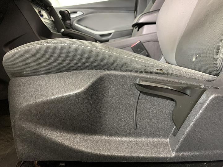 FORD Focus 1.6, 2014 года, Механика, Серебристый