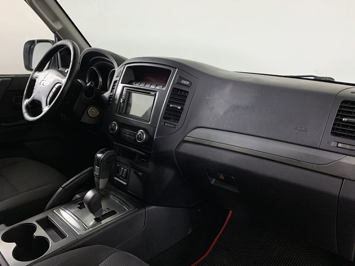 MITSUBISHI Pajero 3, 2011 года, Автоматическая, Серебристый