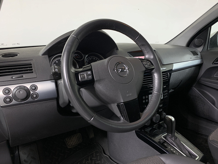 OPEL Astra 1.8, 2012 года, Автоматическая, БЕЛЫЙ