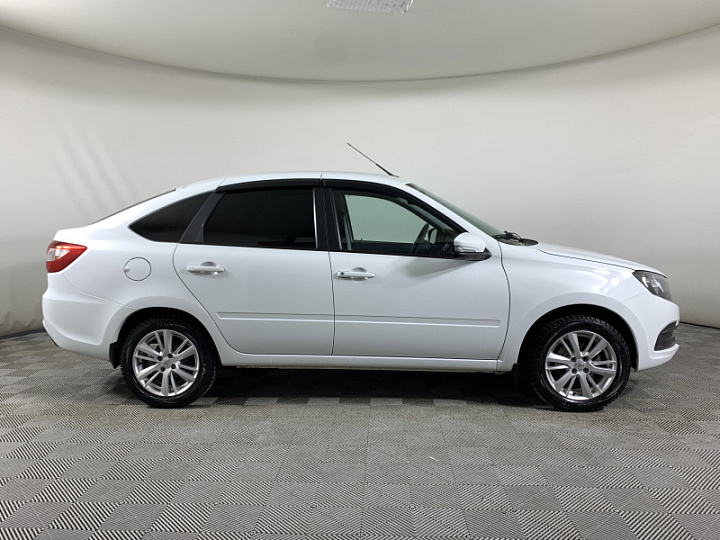 Lada Granta 1.6, 2023 года, Механика, БЕЛЫЙ