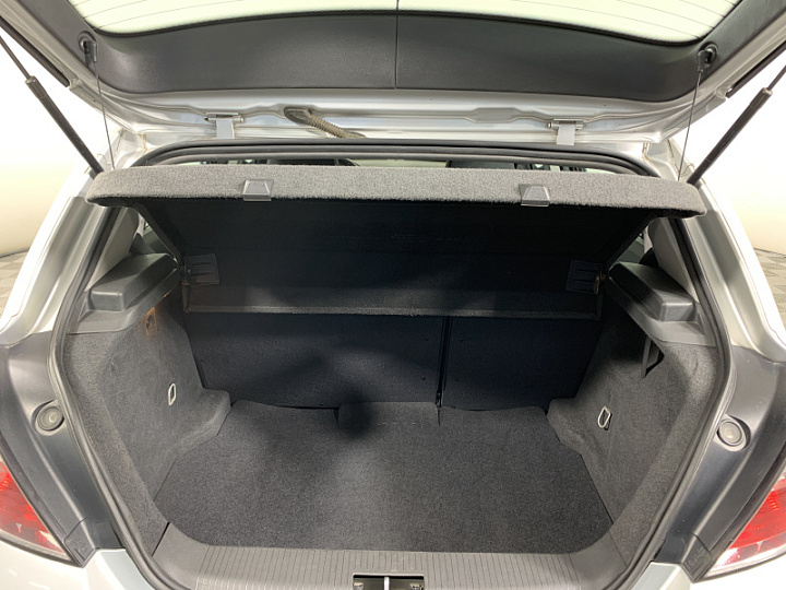 OPEL Astra 1.6, 2010 года, Робот, Серебристый