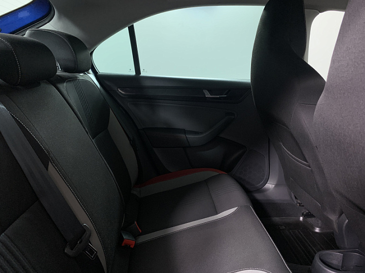 SKODA Rapid 1.6, 2018 года, Автоматическая, ЯРКО-СИНИЙ