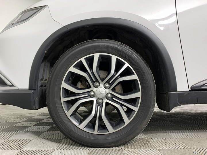 MITSUBISHI Outlander 2.4, 2016 года, Вариатор, БЕЛЫЙ