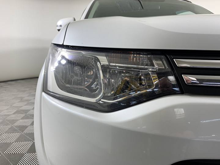 MITSUBISHI Outlander 2.4, 2013 года, Вариатор, БЕЛЫЙ