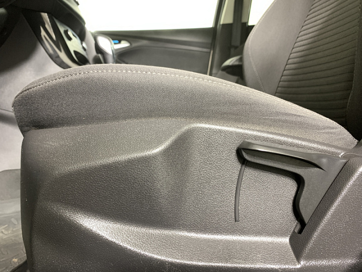 FORD Focus 1.6, 2015 года, Робот, Серо-коричневый