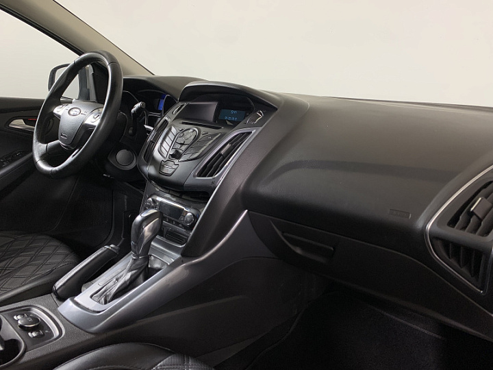 Ford Focus 2, 2013 года, Робот, Светло серый