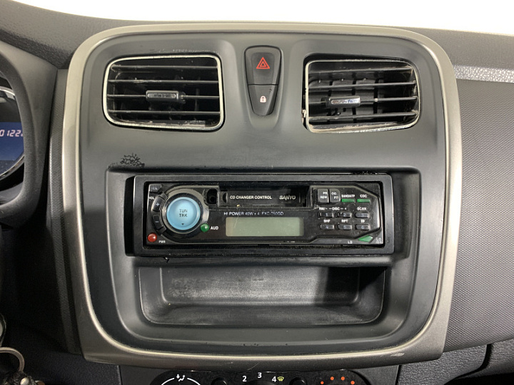 RENAULT Logan 1.6, 2017 года, Механика, БЕЛЫЙ