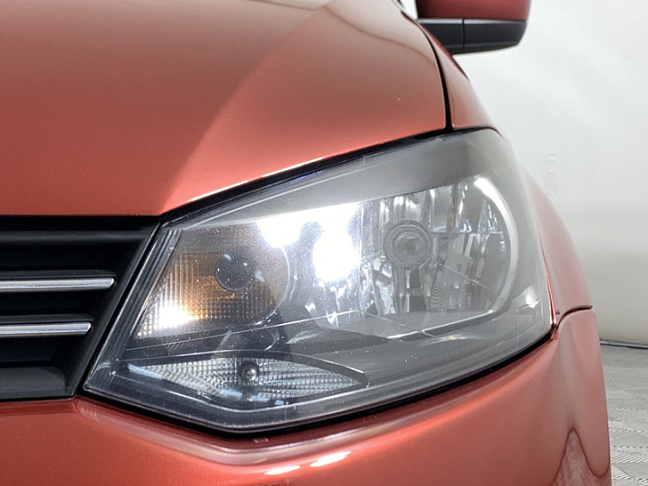 VOLKSWAGEN Polo 1.6, 2011 года, Автоматическая, ВИШНЕВО-КРАСНЫЙ