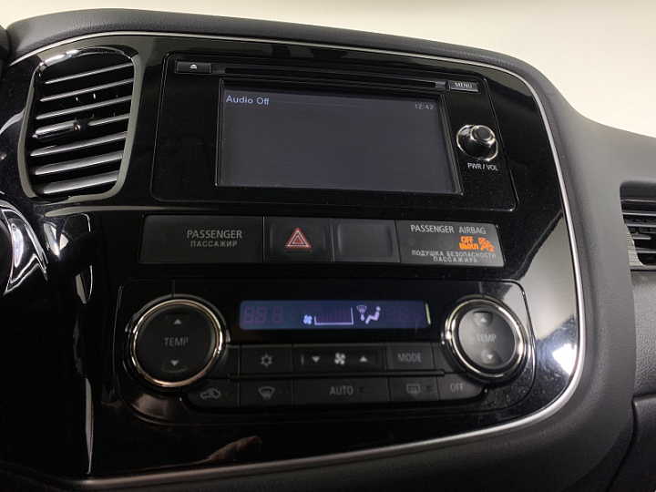 Mitsubishi Outlander 2.4, 2015 года, Вариатор, Серебристый