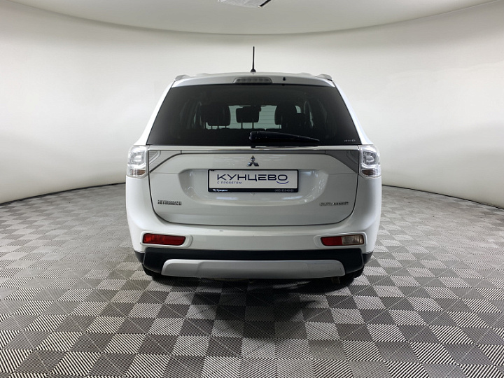 Mitsubishi Outlander 2.4, 2014 года, Вариатор, Белый