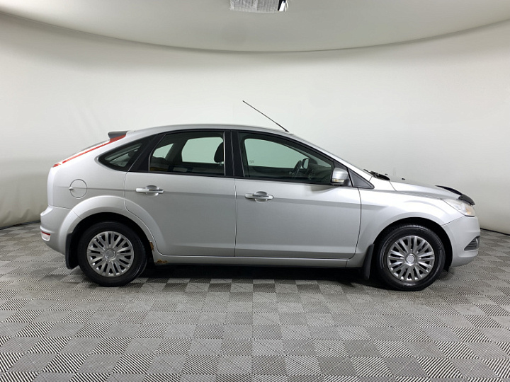 Ford Focus 1.6, 2010 года, Автоматическая, Серебристый