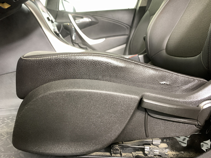 OPEL Astra 1.4, 2011 года, Автоматическая, БЕЛЫЙ