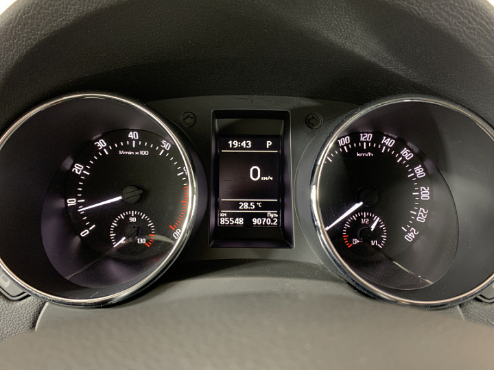 SKODA Yeti 1.2, 2014 года, Робот, КРАСНЫЙ